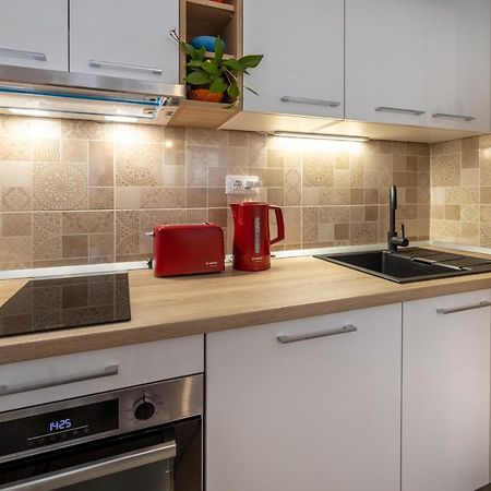 Two-Bedroom Apartment In The Centre Макарська Екстер'єр фото