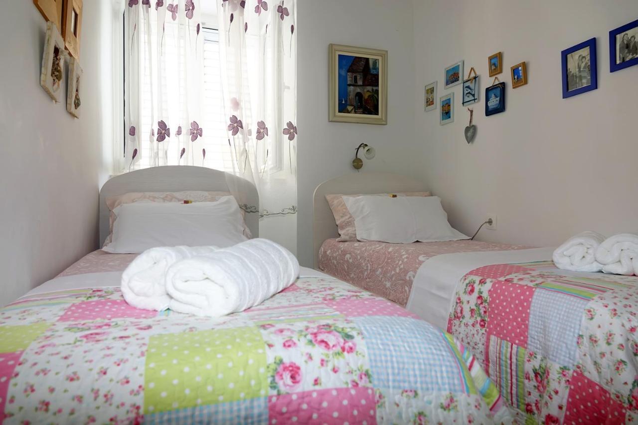 Two-Bedroom Apartment In The Centre Макарська Екстер'єр фото