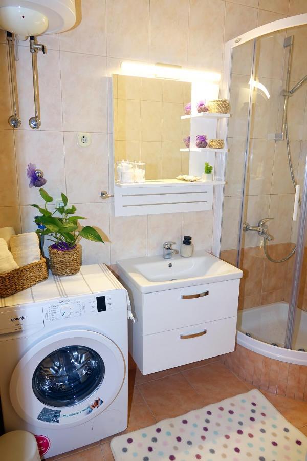 Two-Bedroom Apartment In The Centre Макарська Екстер'єр фото