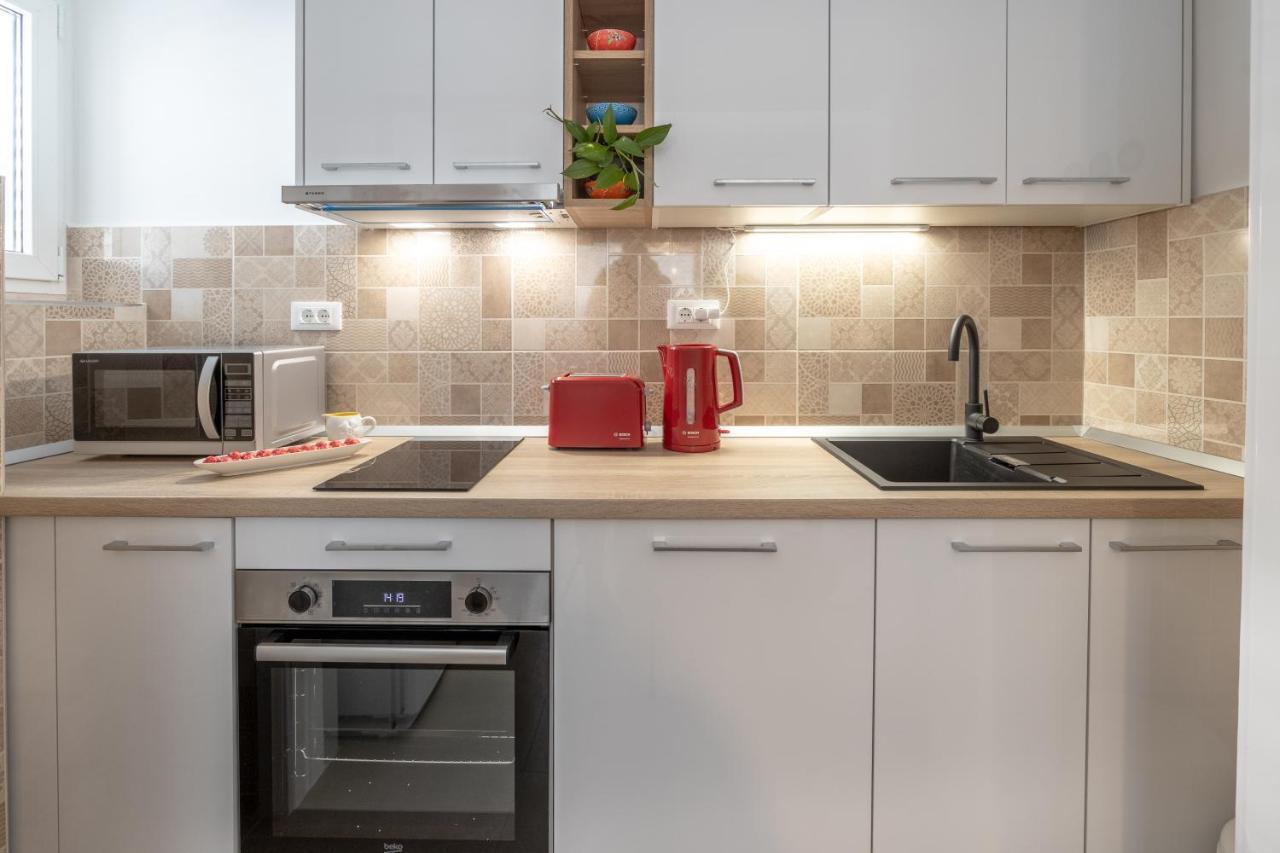 Two-Bedroom Apartment In The Centre Макарська Екстер'єр фото