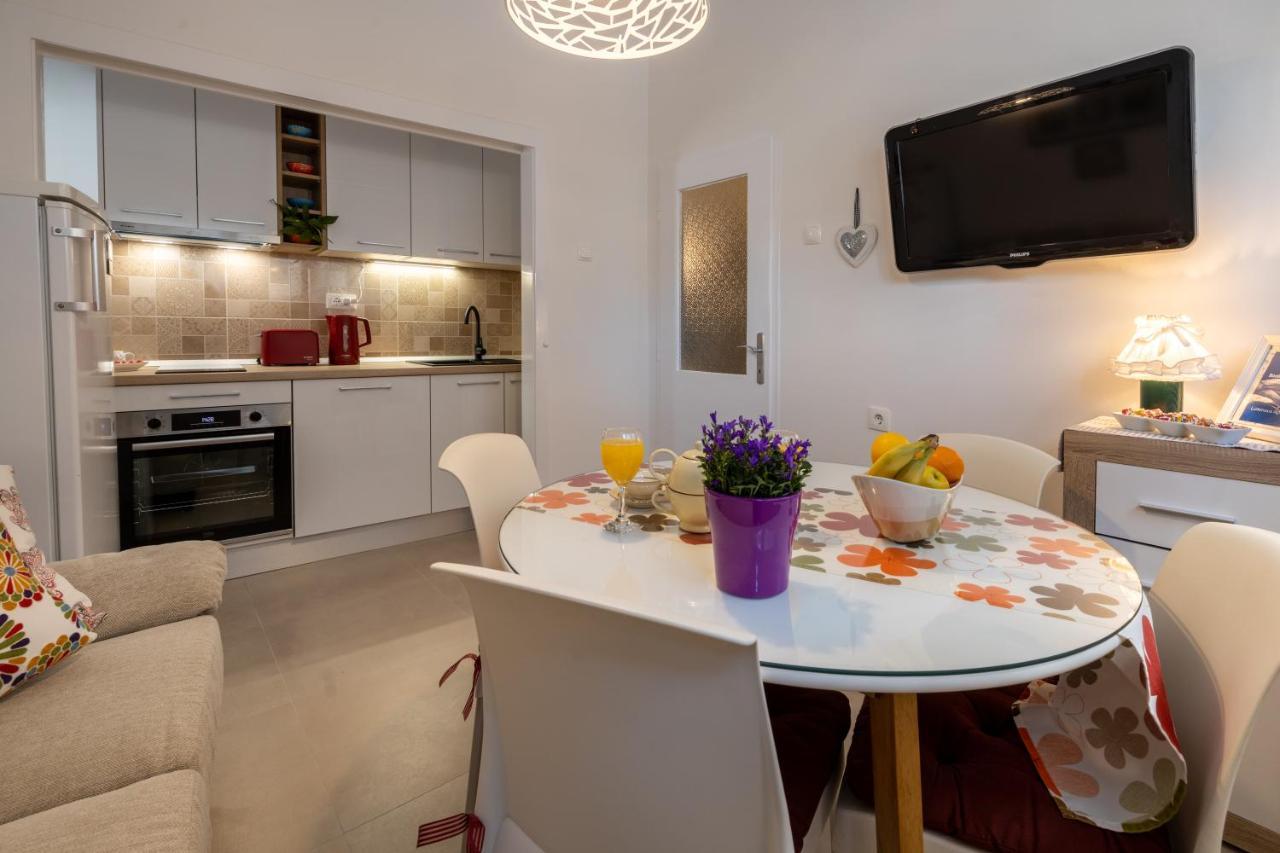 Two-Bedroom Apartment In The Centre Макарська Екстер'єр фото