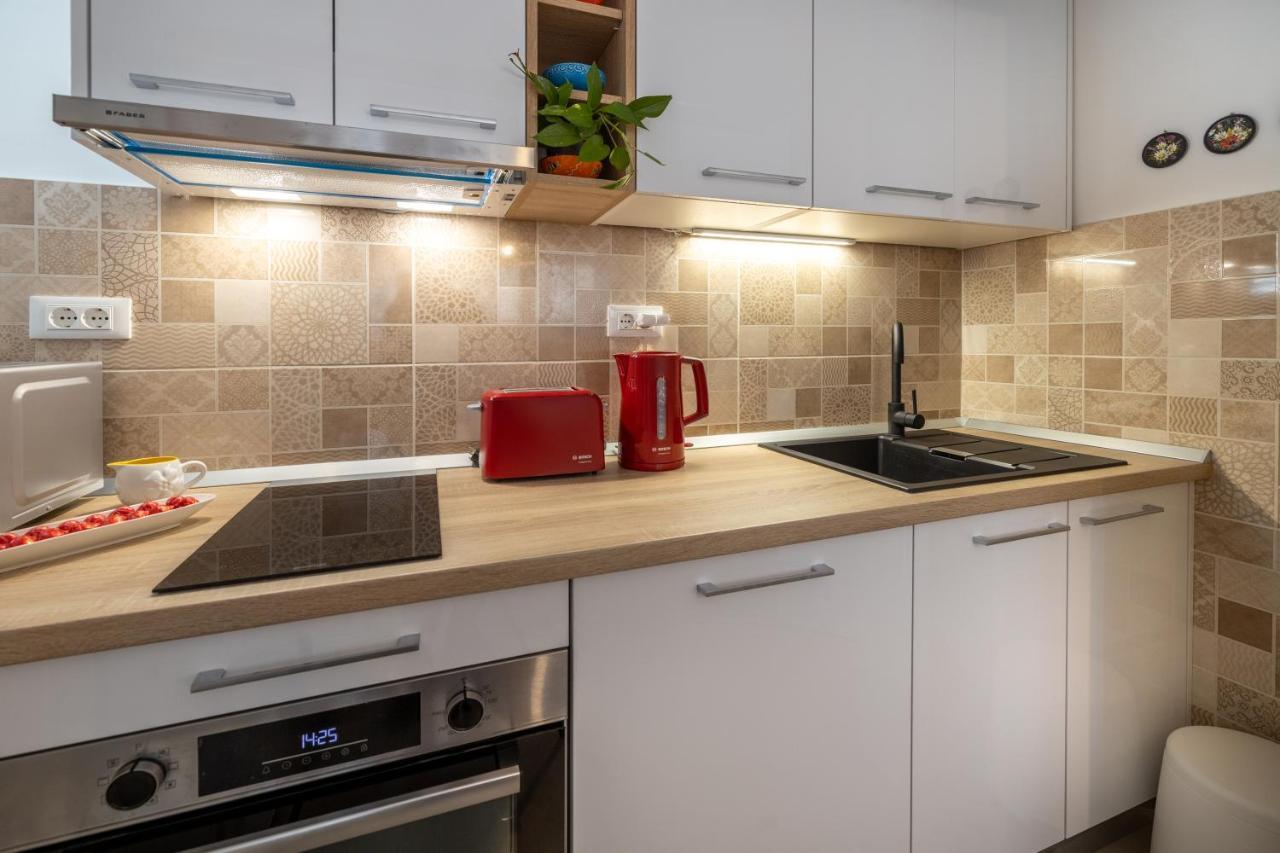 Two-Bedroom Apartment In The Centre Макарська Екстер'єр фото
