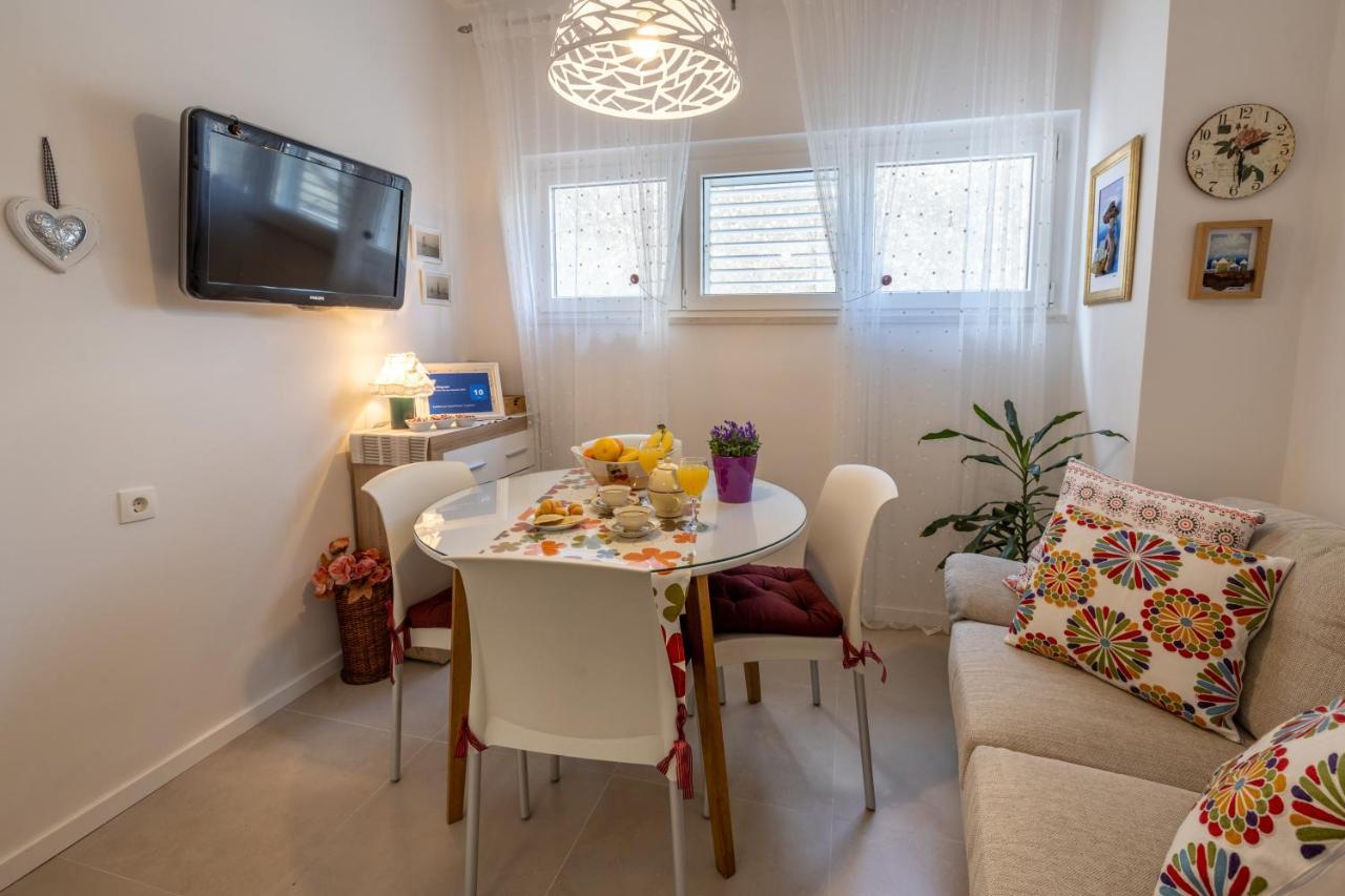 Two-Bedroom Apartment In The Centre Макарська Екстер'єр фото