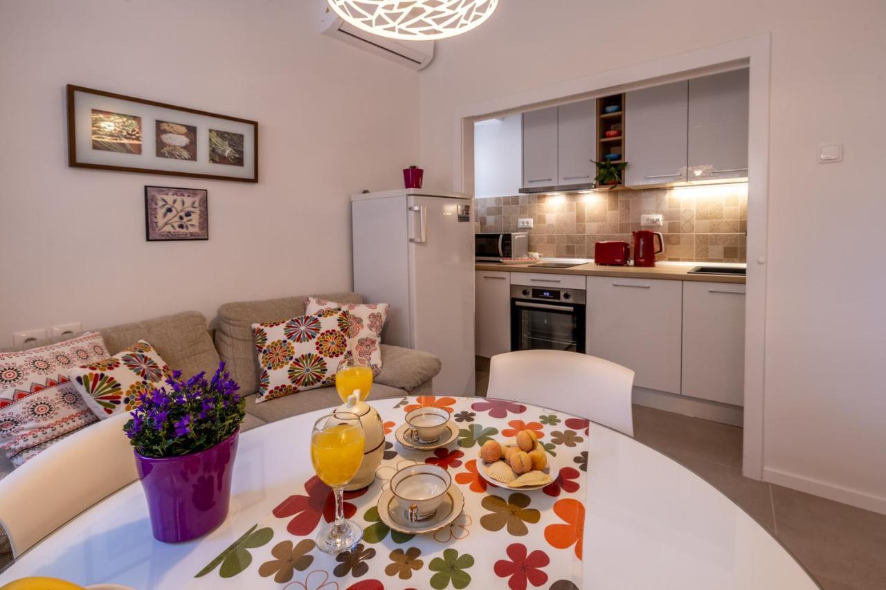 Two-Bedroom Apartment In The Centre Макарська Екстер'єр фото